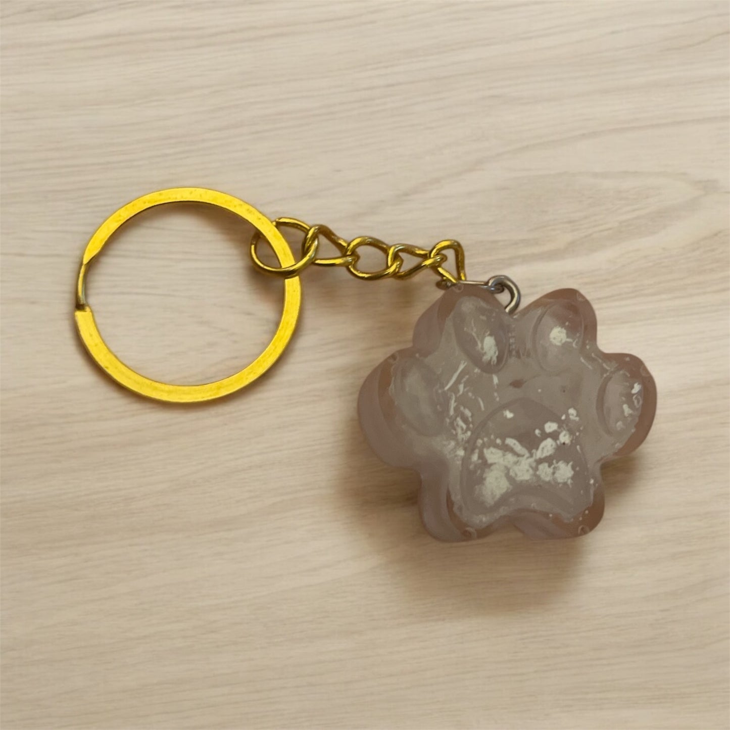 Paw keychain - white