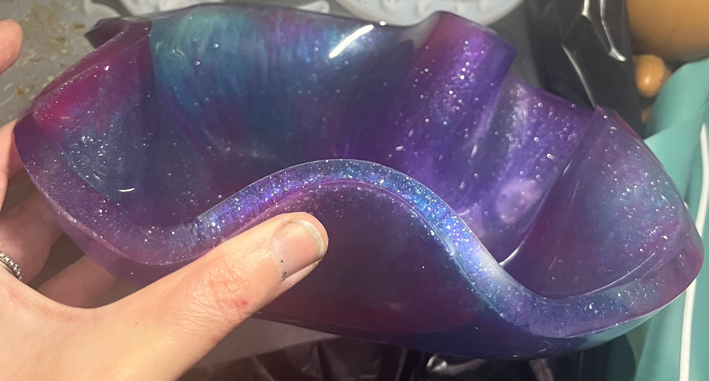 Wavy bowl